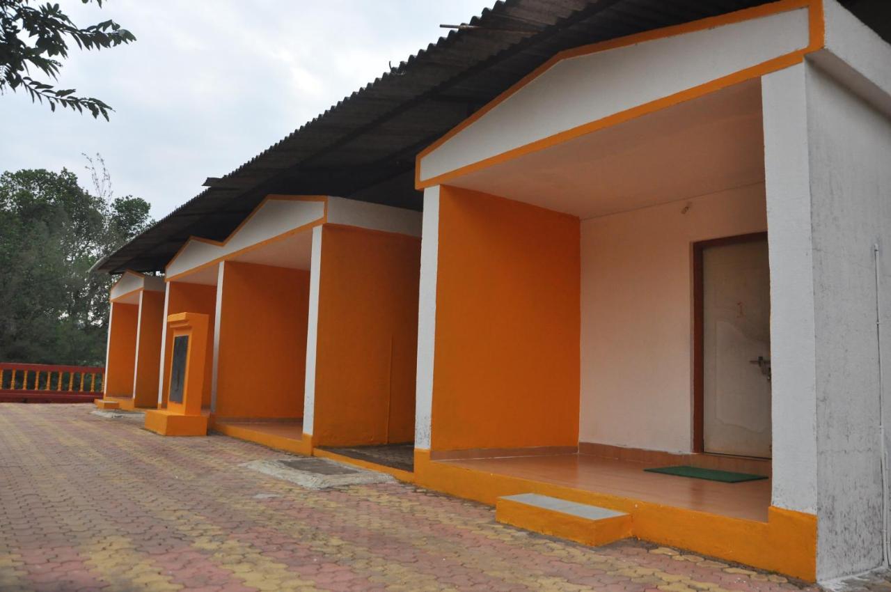 Koyna Lake Resort Koynanagar エクステリア 写真