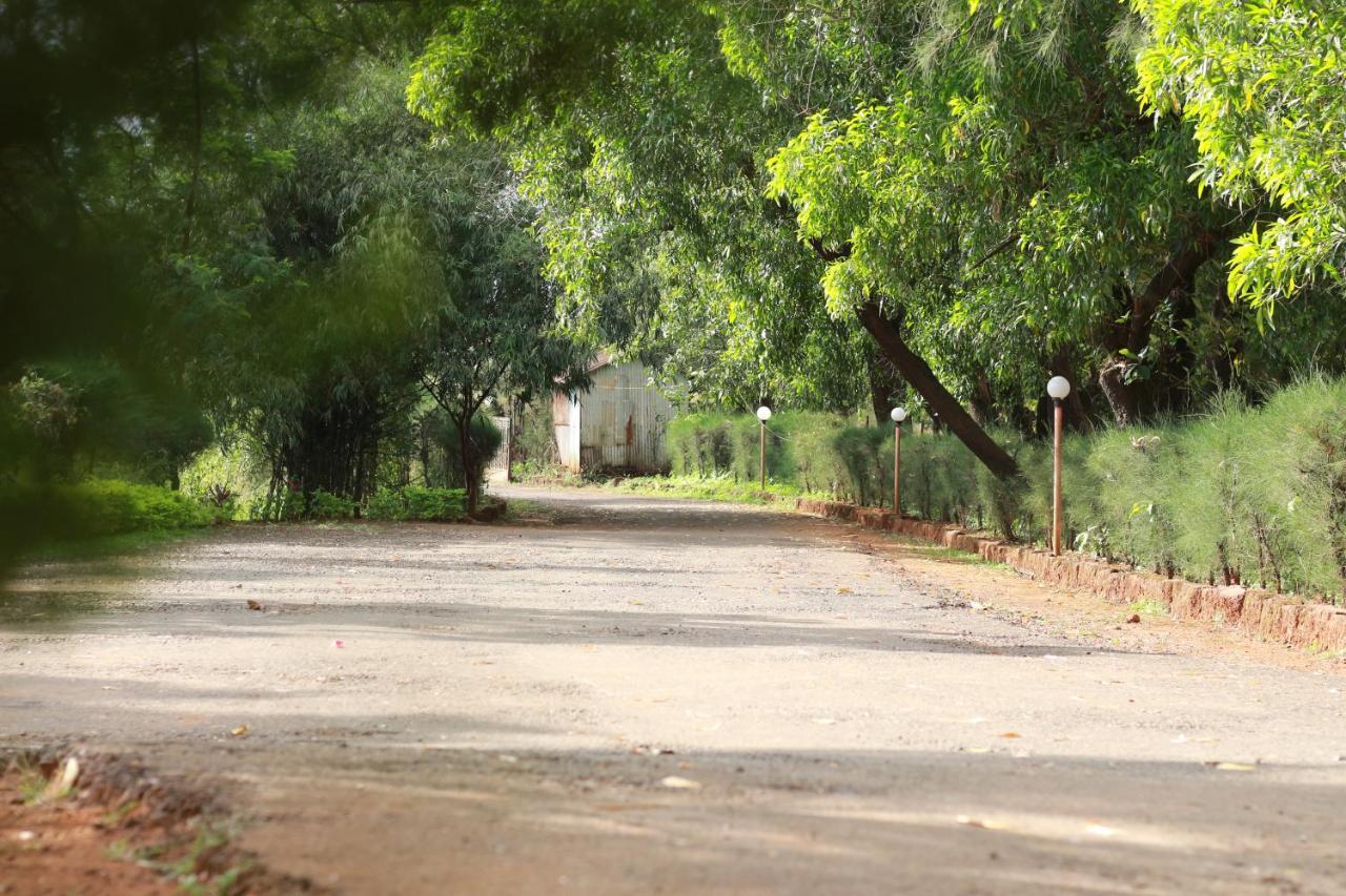 Koyna Lake Resort Koynanagar エクステリア 写真